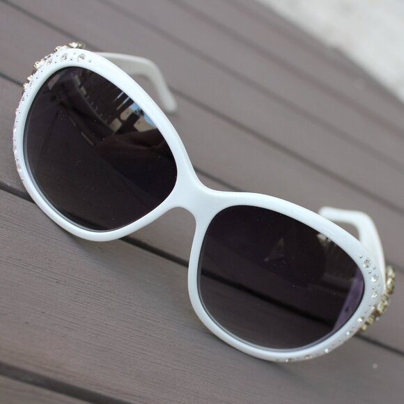 Montana West Sunglasses in White w/Silver Swirl Flower Concho Accents main image 8